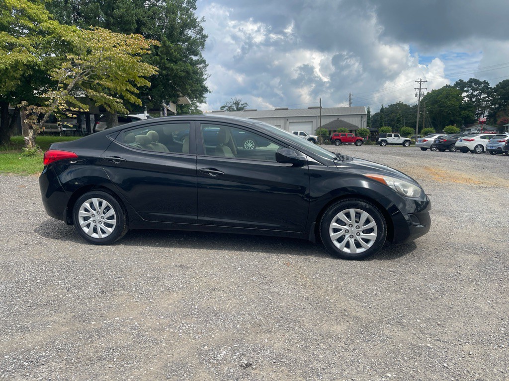 2013 Hyundai Elantra Image 3