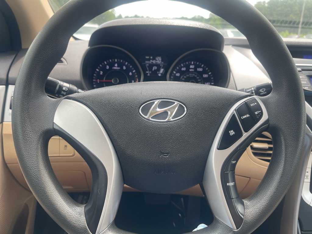 2013 Hyundai Elantra Image 5