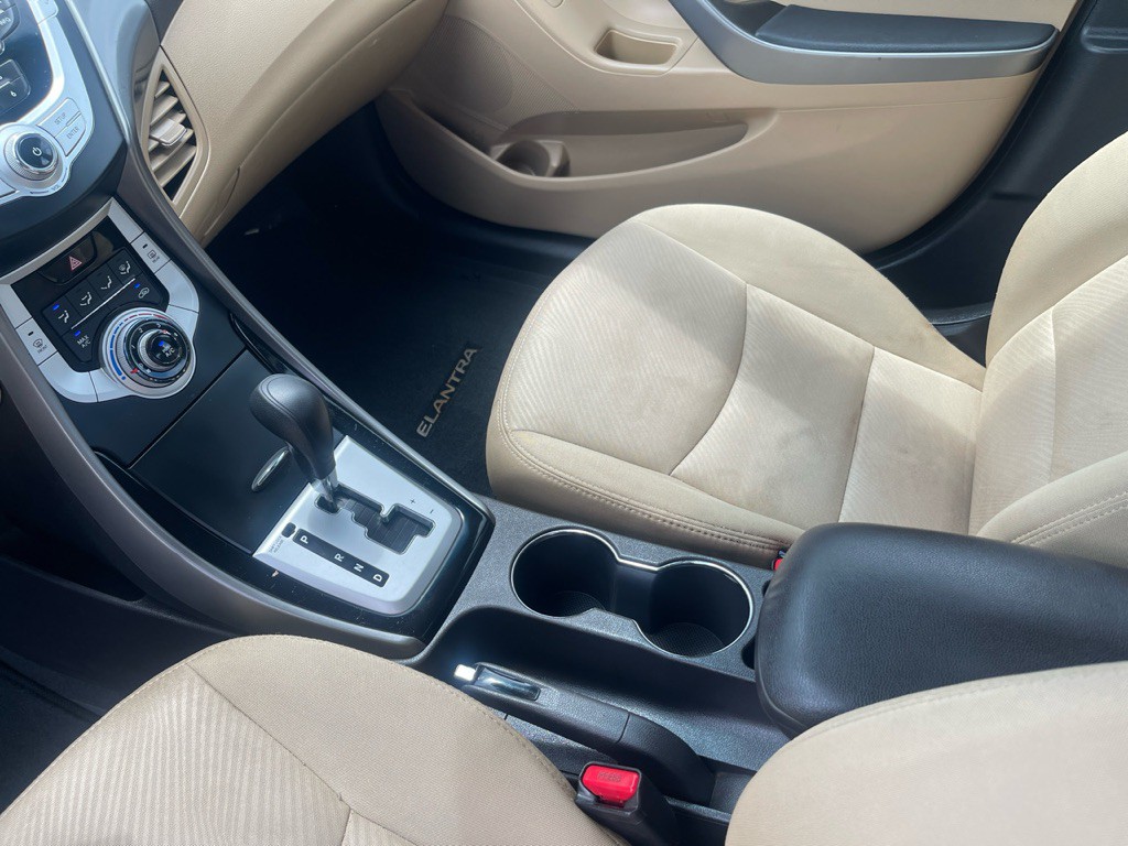 2013 Hyundai Elantra Image 9