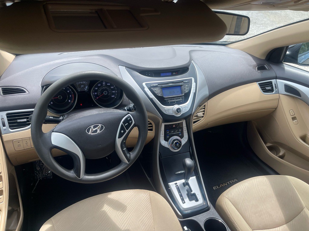 2013 Hyundai Elantra Image 10