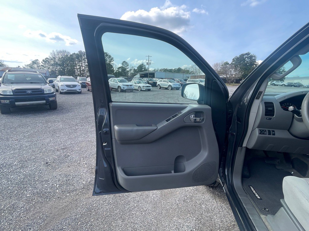 2012 Nissan Frontier Image 13