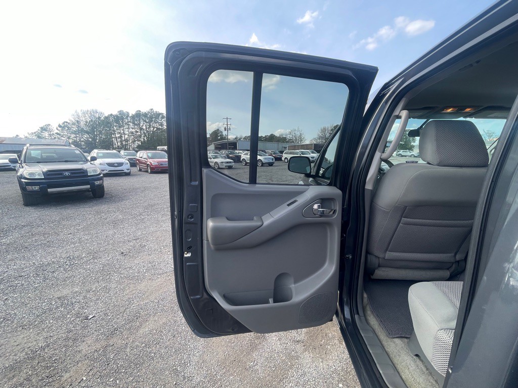 2012 Nissan Frontier Image 16