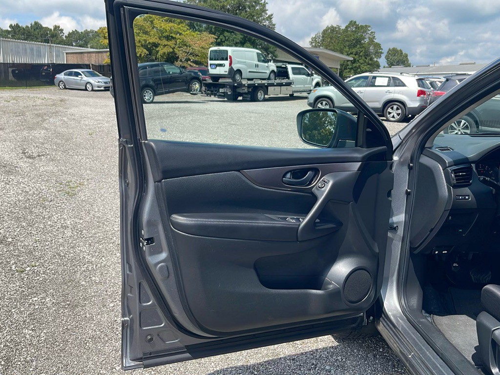 2019 Nissan Rogue Image 14