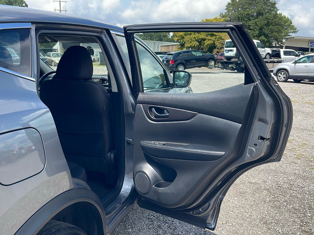 2019 Nissan Rogue Image 18