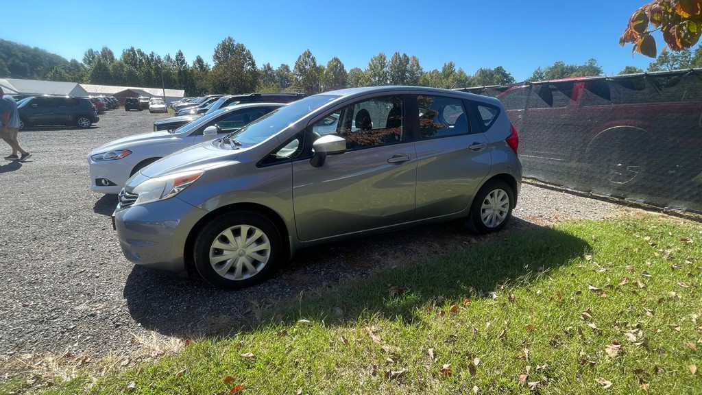 2015 Nissan Versa Image 1