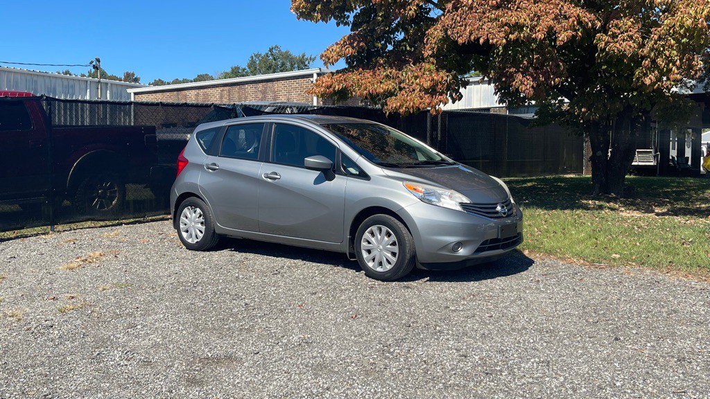 2015 Nissan Versa Image 3
