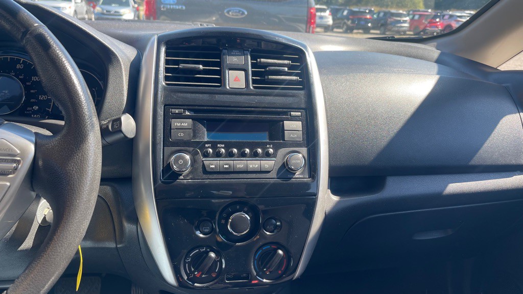 2015 Nissan Versa Image 10