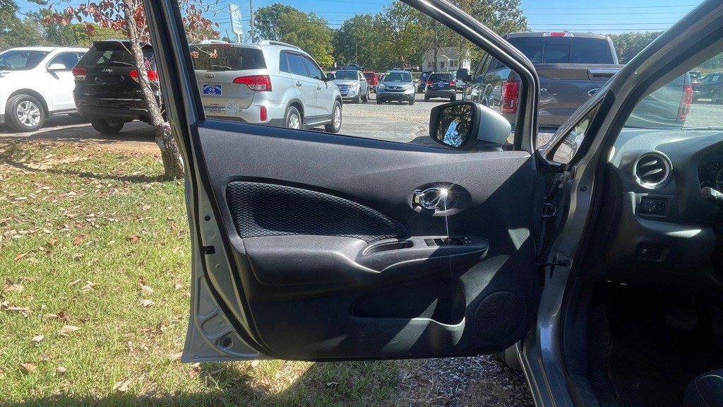 2015 Nissan Versa Image 12