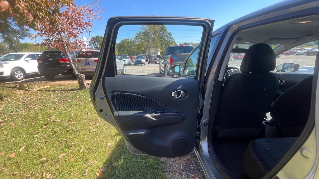 2015 Nissan Versa Image 15