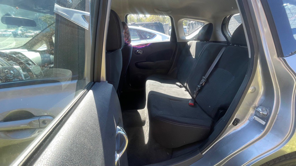 2015 Nissan Versa Image 17