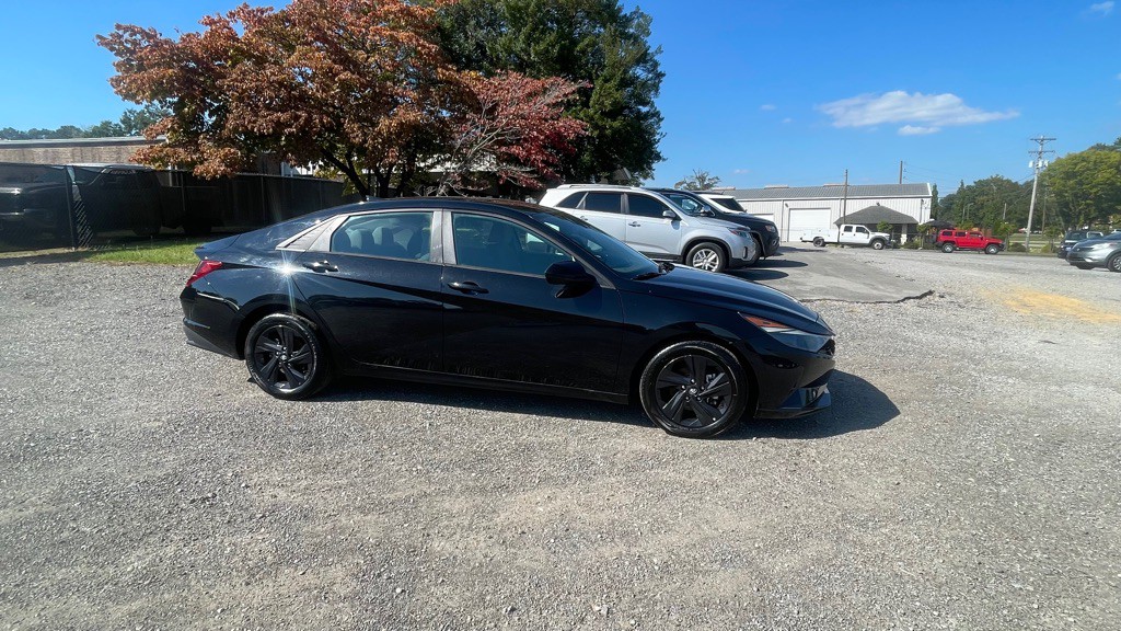 2021 Hyundai Elantra Image 3