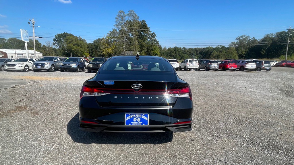 2021 Hyundai Elantra Image 4