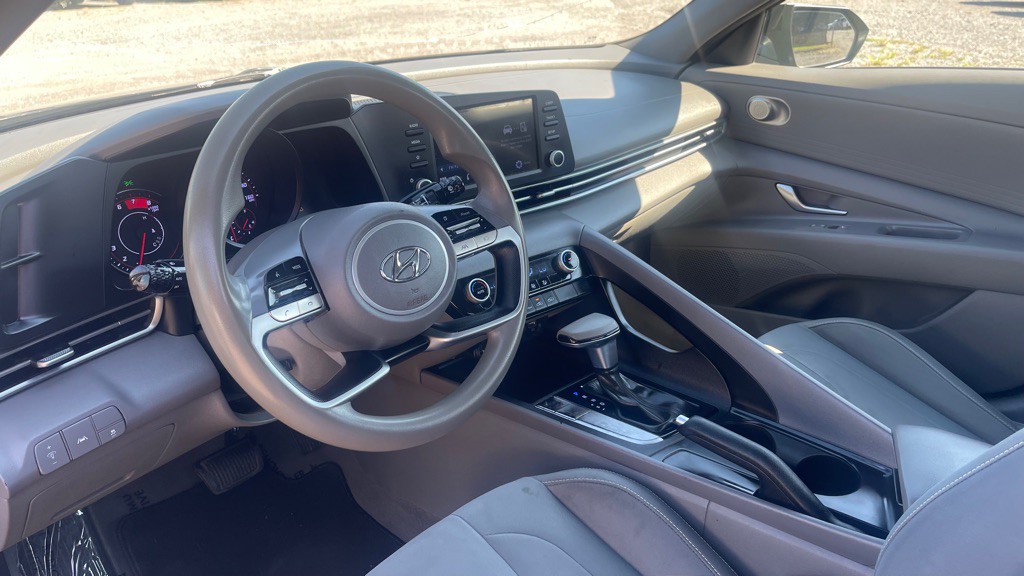 2021 Hyundai Elantra Image 5