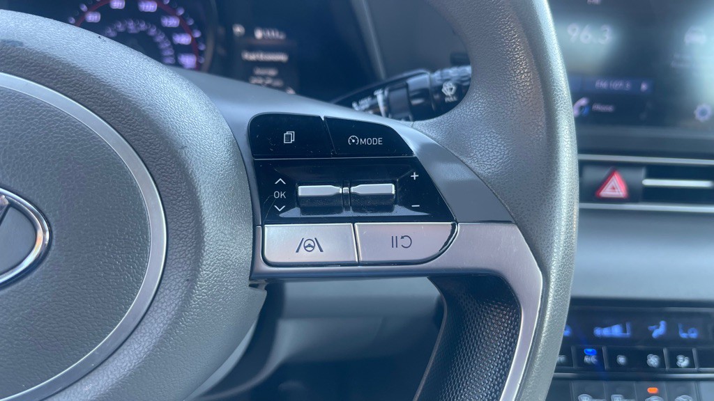 2021 Hyundai Elantra Image 8