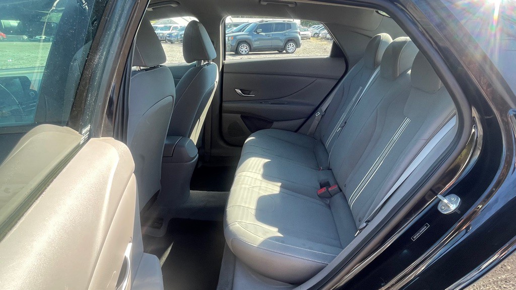 2021 Hyundai Elantra Image 18