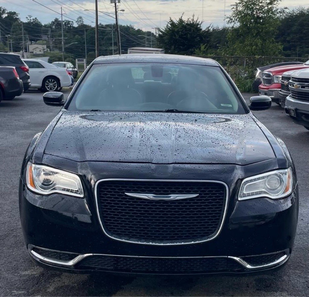 2015 Chrysler 300 Image 1