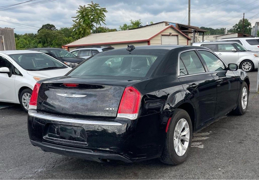 2015 Chrysler 300 Image 4