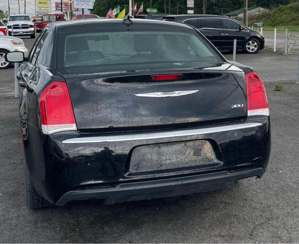 2015 Chrysler 300 Image 5