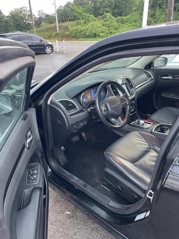 2015 Chrysler 300 Image 7