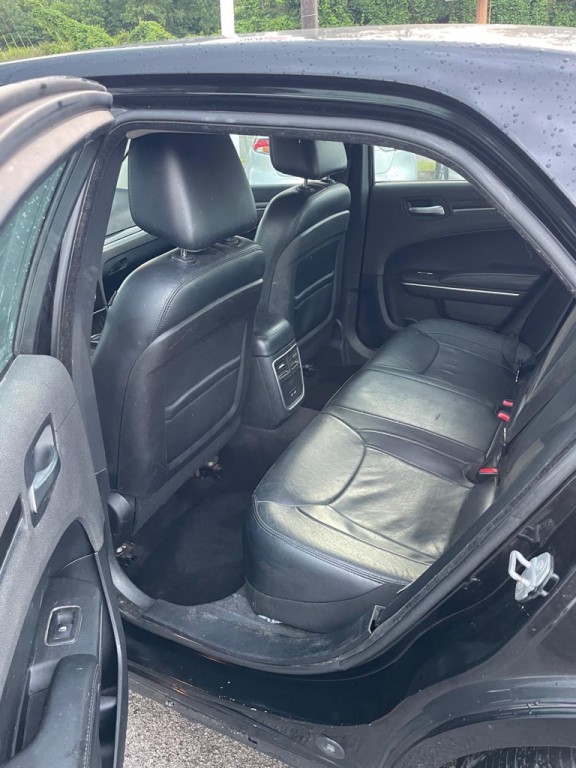 2015 Chrysler 300 Image 8