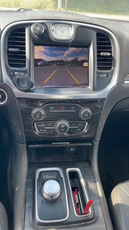 2015 Chrysler 300 Image 12