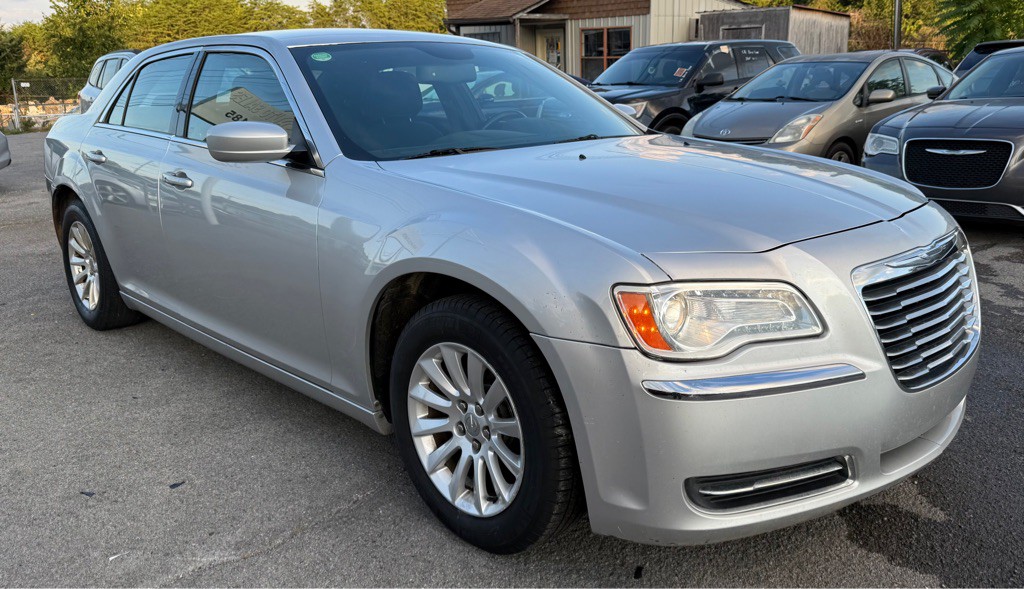 2012 Chrysler 300 Image 3