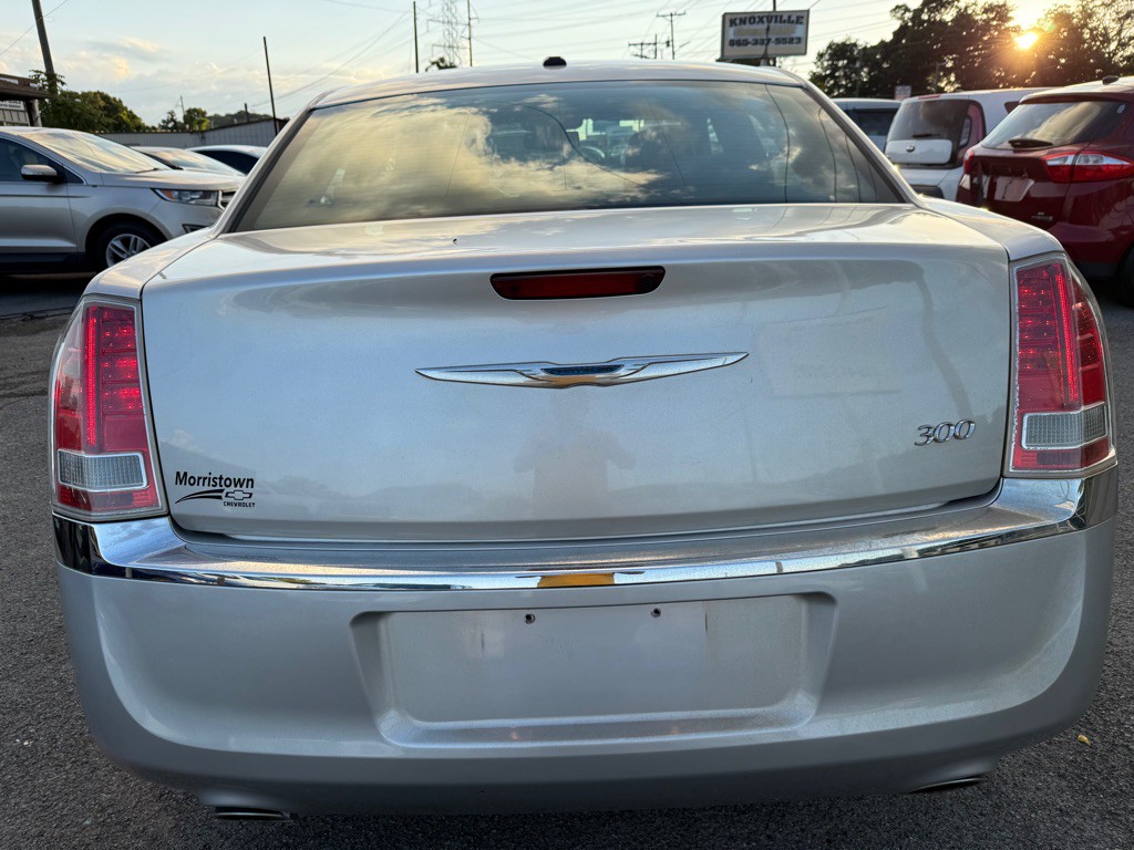 2012 Chrysler 300 Image 6