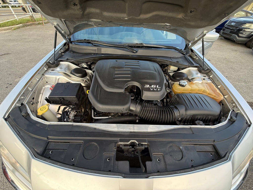 2012 Chrysler 300 Image 14