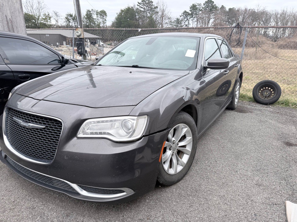 2015 Chrysler 300 Image 2
