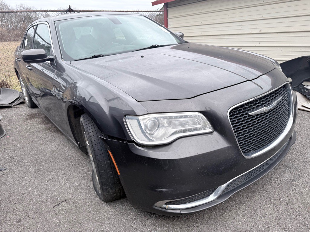 2015 Chrysler 300 Image 3