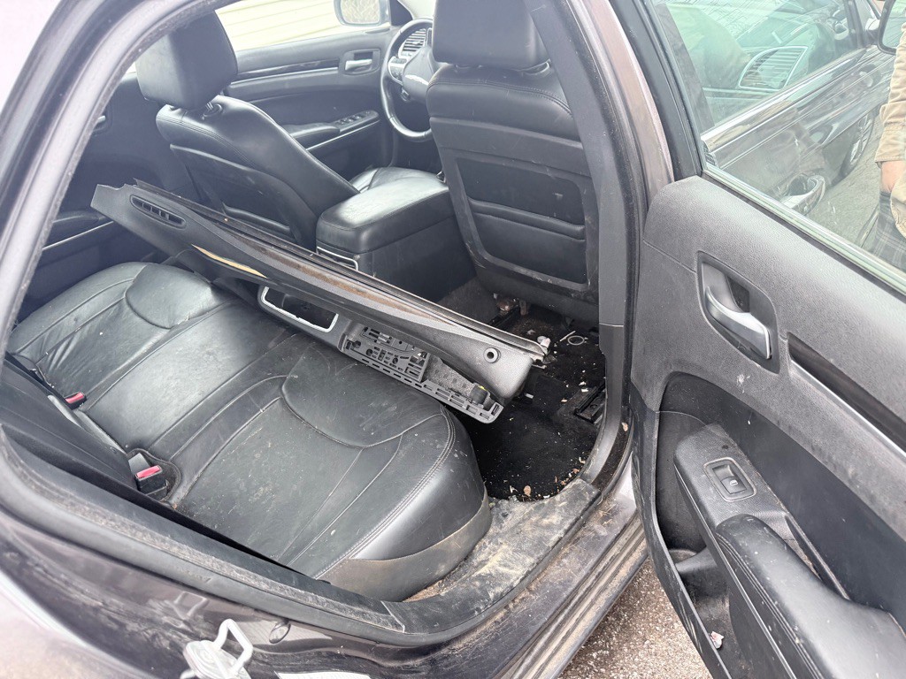 2015 Chrysler 300 Image 6