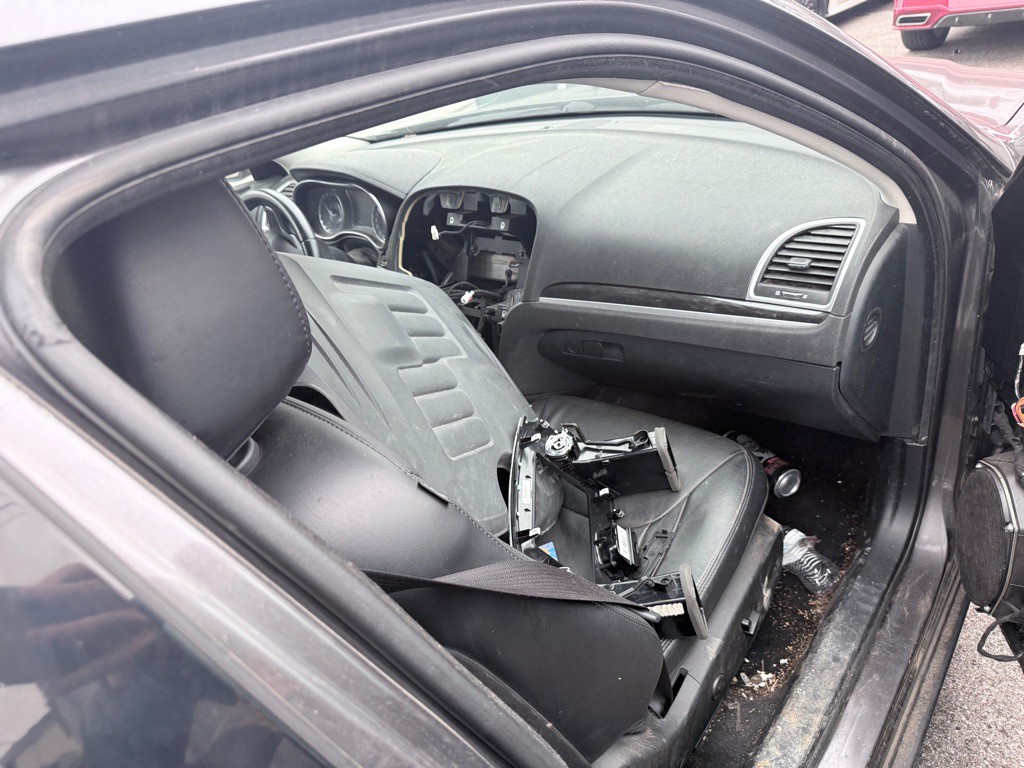 2015 Chrysler 300 Image 7