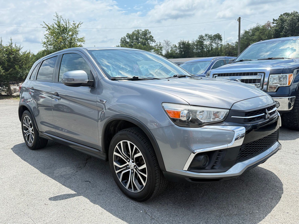2019 Mitsubishi Outlander Image 2