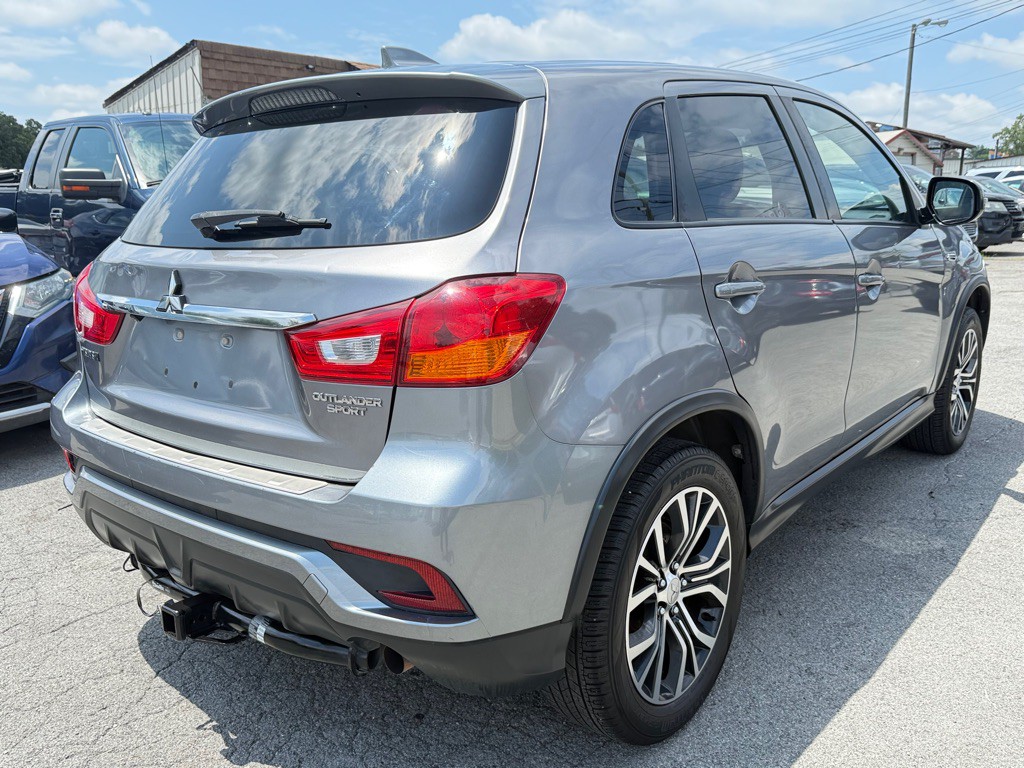 2019 Mitsubishi Outlander Image 3