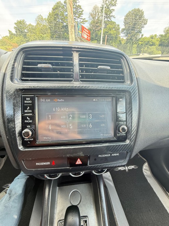 2019 Mitsubishi Outlander Image 16
