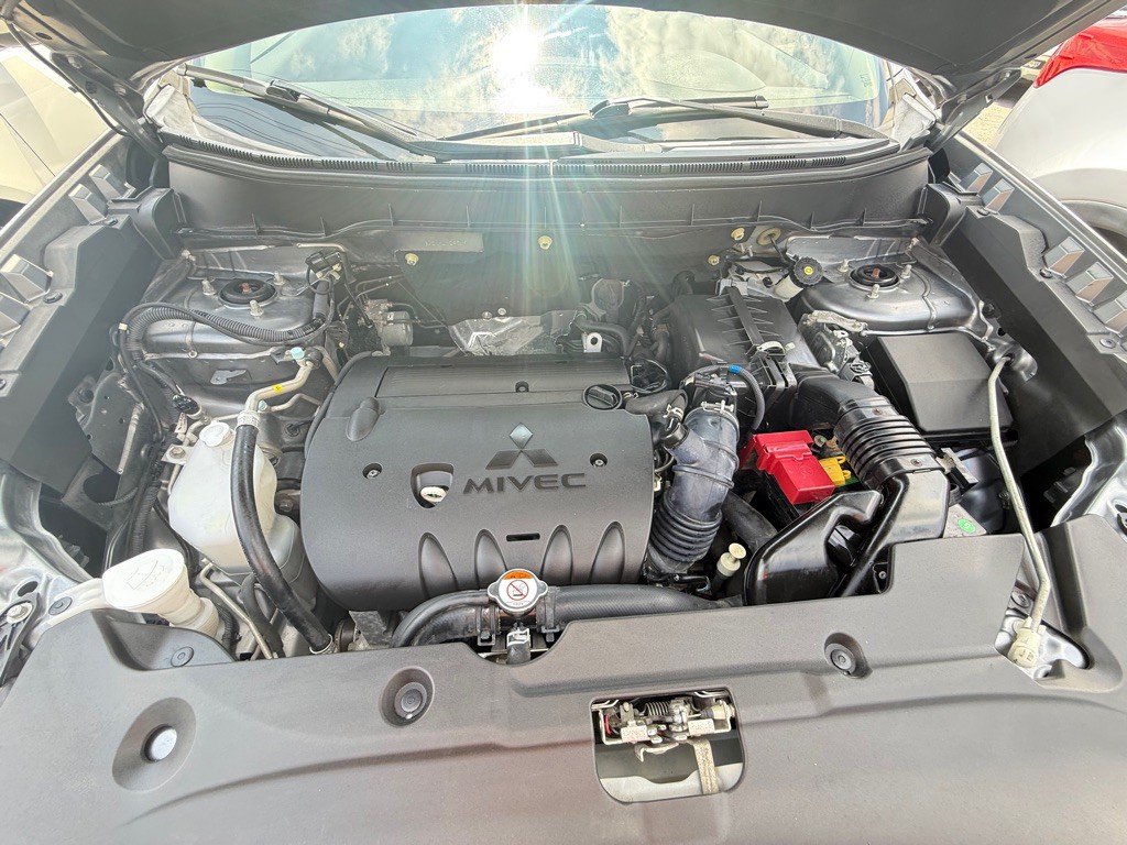 2019 Mitsubishi Outlander Image 18