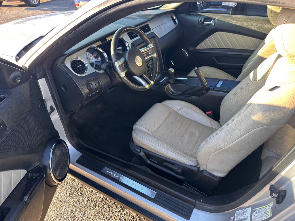 2012 Ford Mustang Image 10