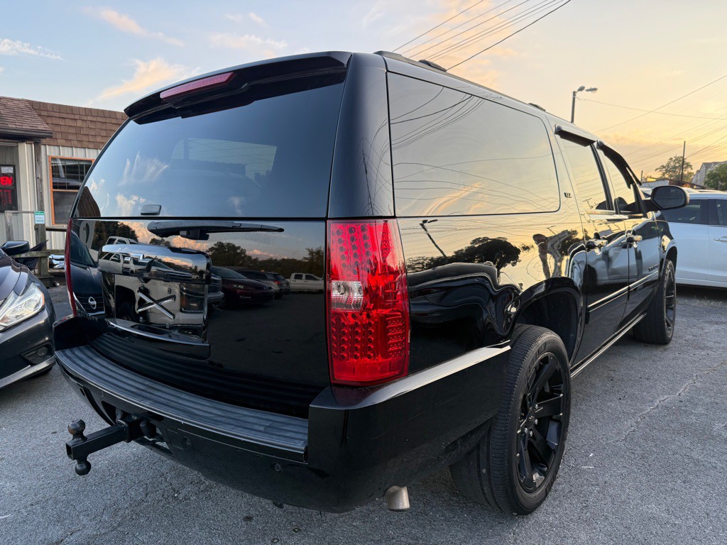 2014 Chevrolet Suburban Image 5