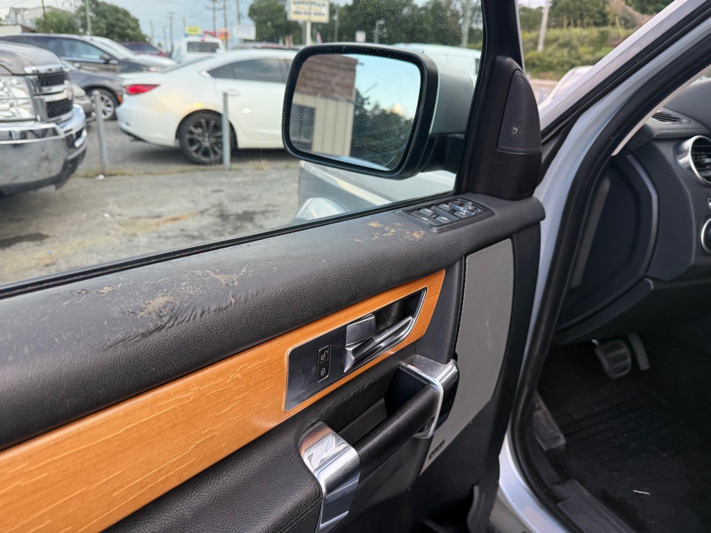 2013 Land Rover LR4 Image 10