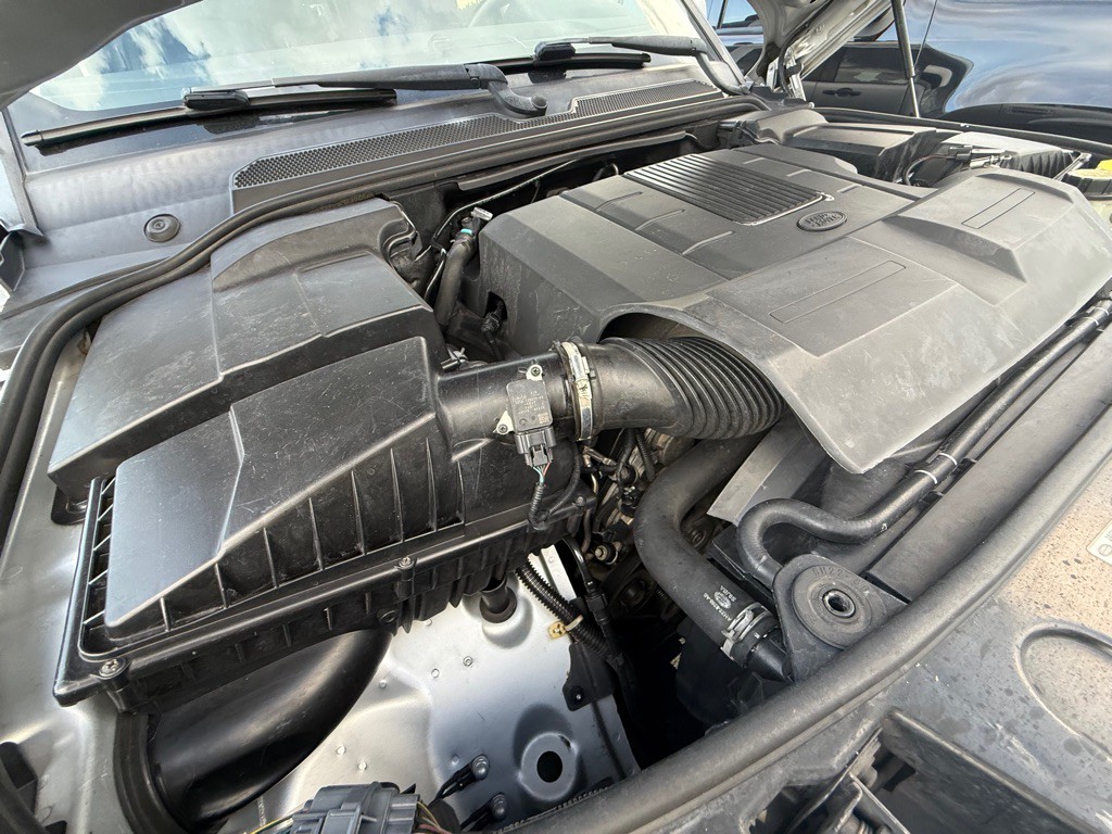 2013 Land Rover LR4 Image 16