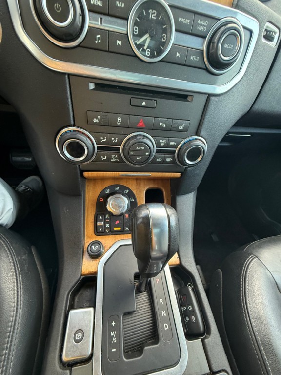 2013 Land Rover LR4 Image 18