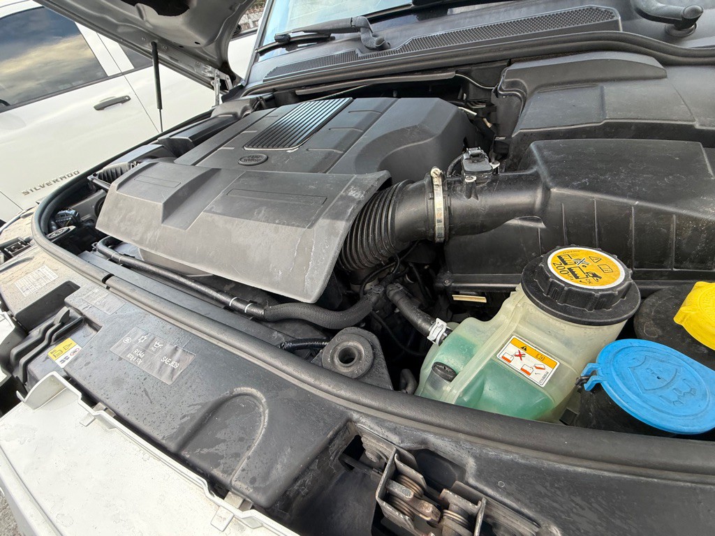 2013 Land Rover LR4 Image 19