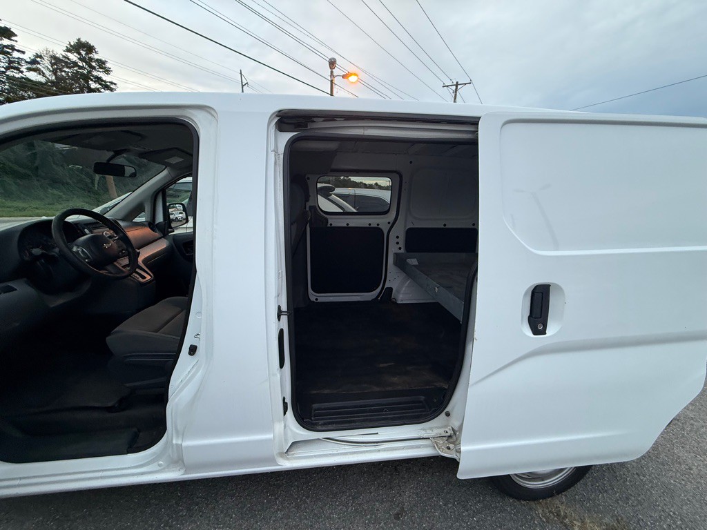 2015 Chevrolet Express Image 10