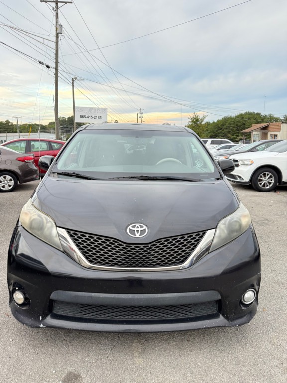 2012 Toyota Sienna Image 1