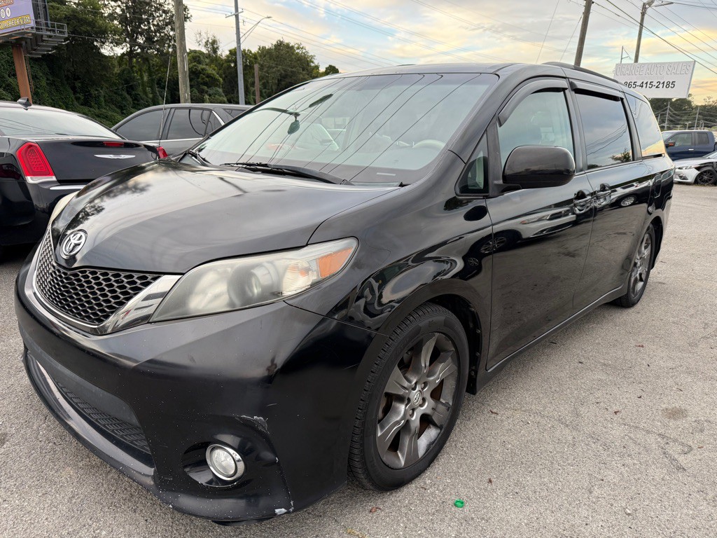 2012 Toyota Sienna Image 3
