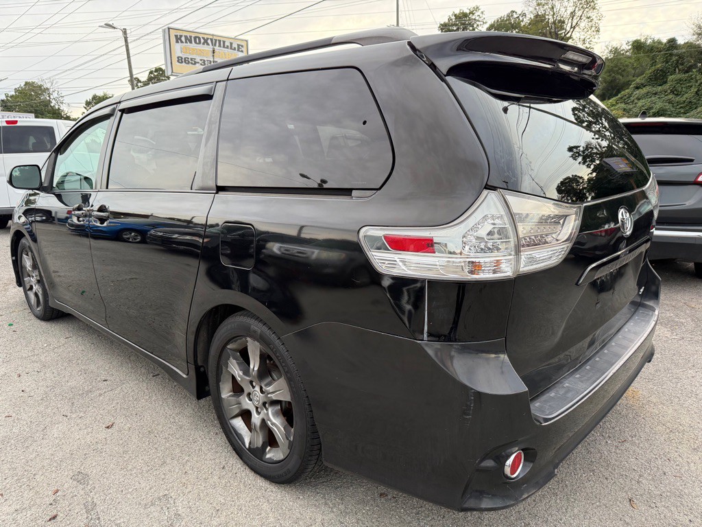 2012 Toyota Sienna Image 4