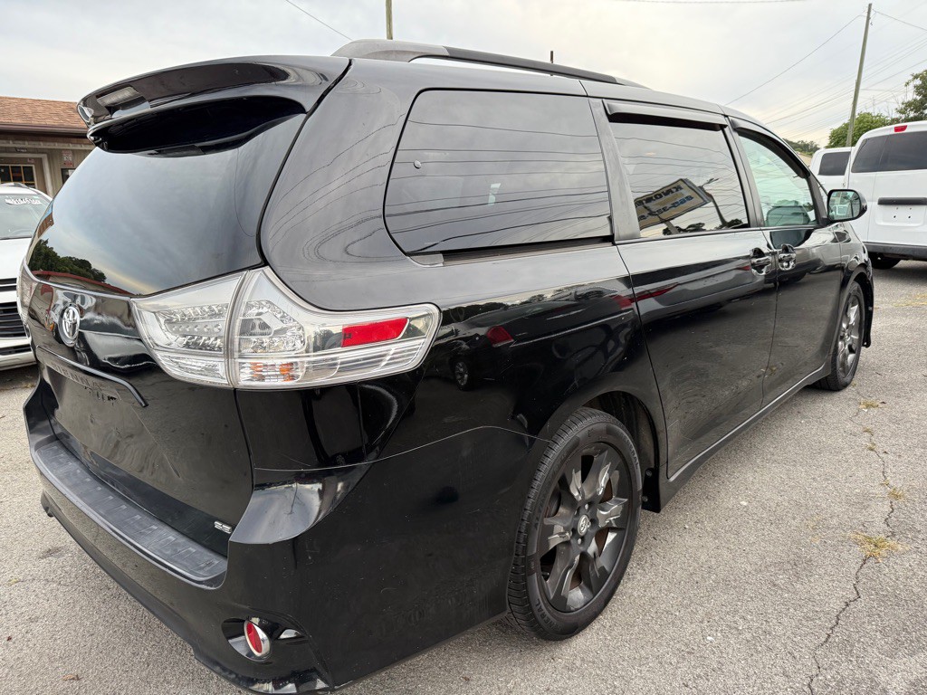 2012 Toyota Sienna Image 6