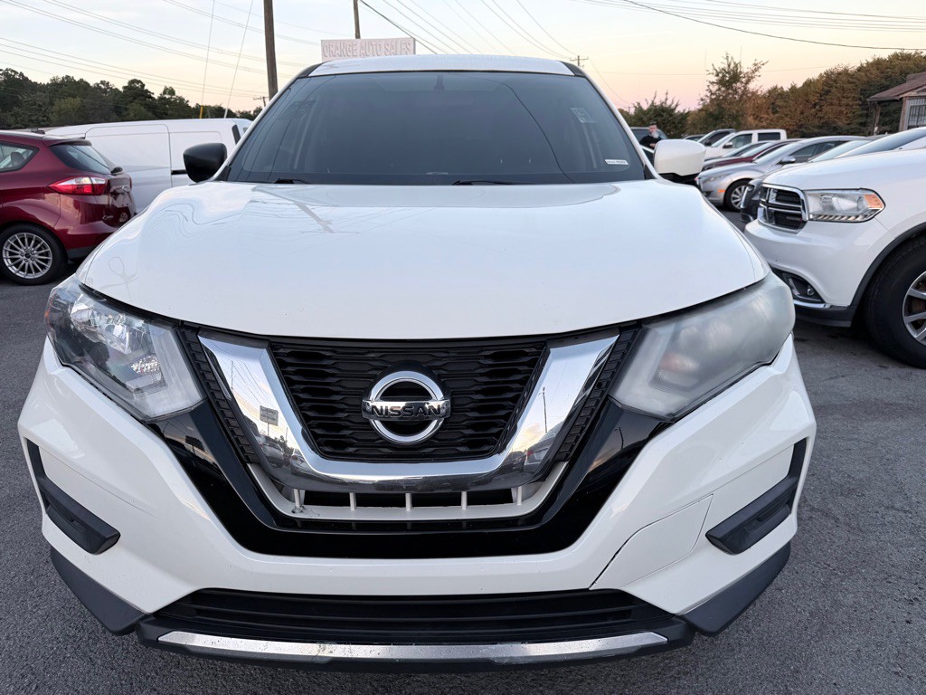 2017 Nissan Rogue Image 1