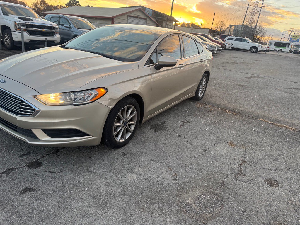 2017 Ford Fusion Image 2