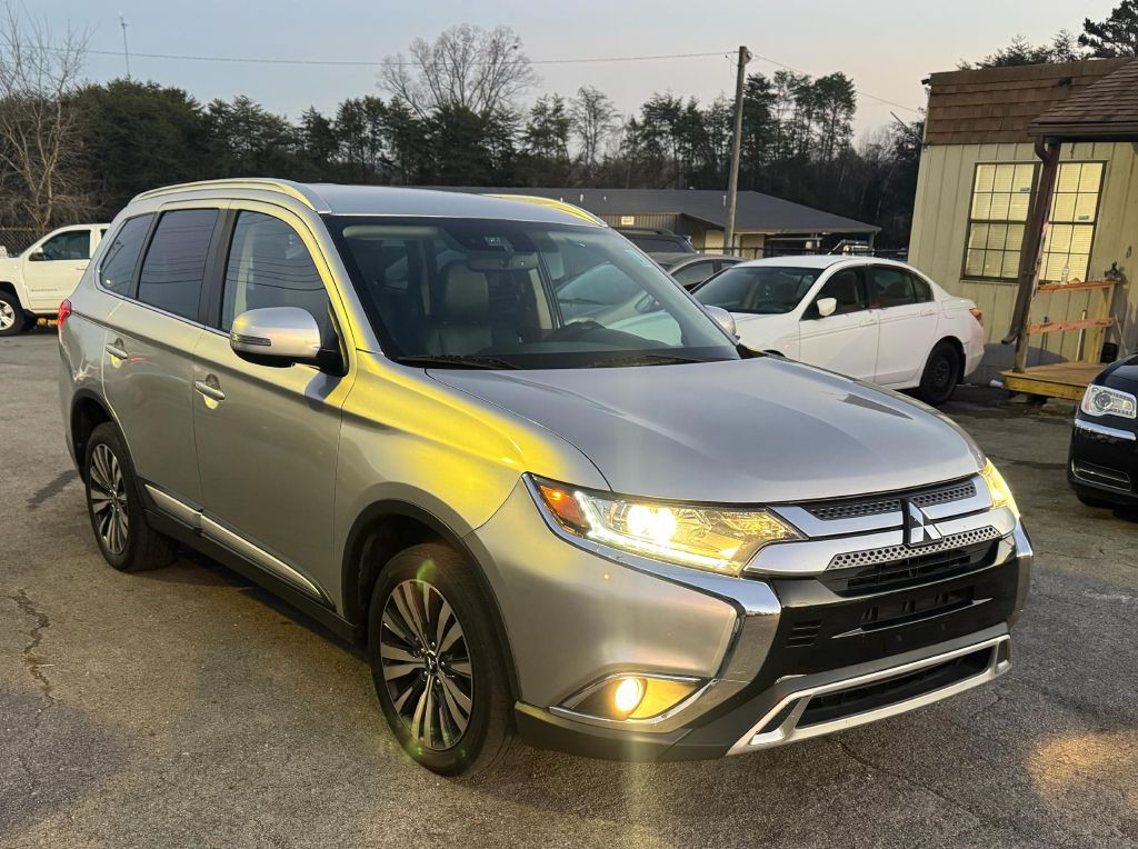 2020 Mitsubishi Outlander Image 2